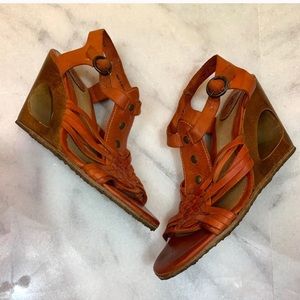 frye • gabriella orange leather wedge sandals 8.5